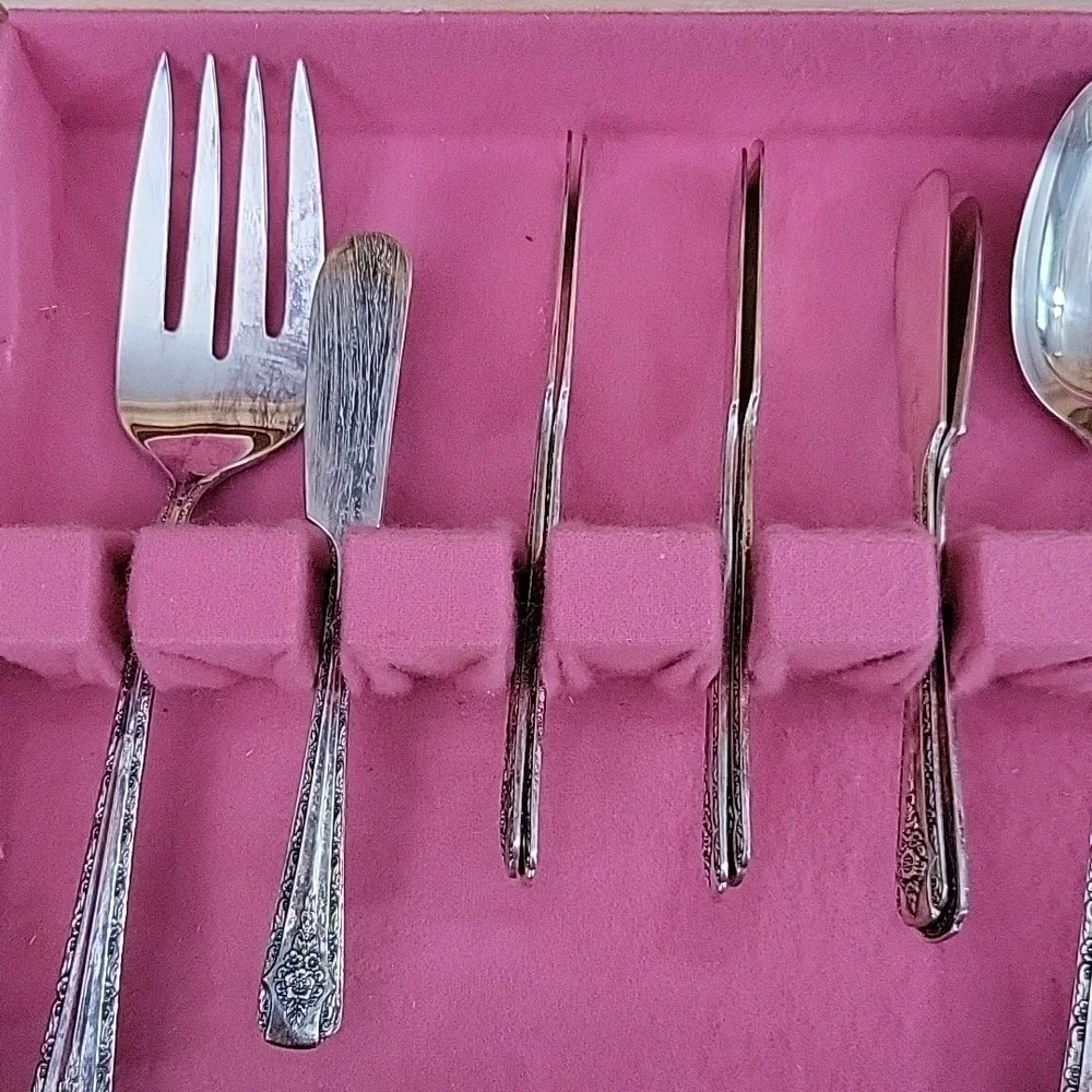 64 piece set (8 services) Rogers Silverplate International Silver comp. - Picture 14 of 17